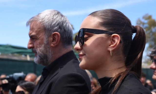 Βικτώρια Δέλλα: Η πρώτη ημέρα στην Ιατρική Σχολή με τον μπαμπά της στο πλευρό της