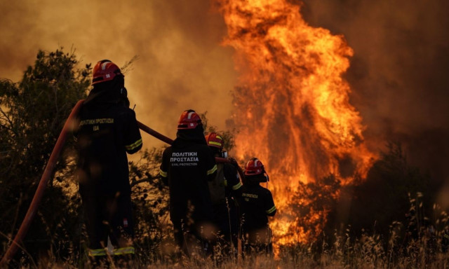 Πυρκαγιά στον Πύργο Ηλείας - Καίει σε χώρο με απορρίμματα, «σηκώθηκαν» αεροσκάφη