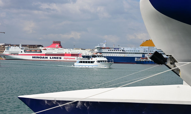 Απαγορευτικό: Ξεκίνησαν τα πρώτα δρομολόγια πλοίων από τον Πειραιά - Αλλαγές στις ώρες αναχώρησης
