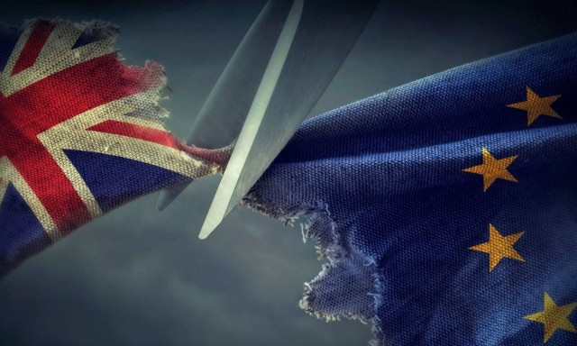 Βρετανία: Ένας στους δύο θέλει exit από το Brexit - Τι καταγράφει νέα δημοσκόπηση