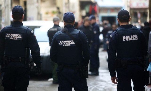 Έρχονται αυξήσεις για 150.000 ένστολους - Αναδρομικά μέχρι 6.000 ευρώ