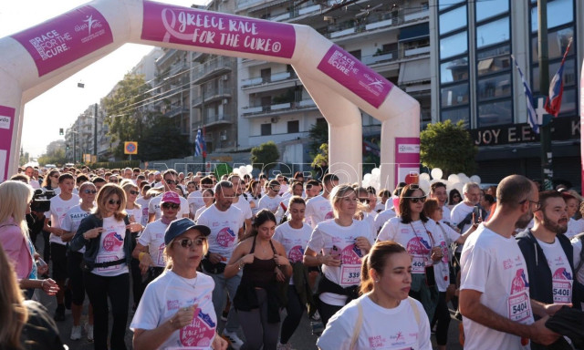 Χιλιάδες δρομείς στο κέντρο - Εντυπωσιακές εικόνες από την εκκίνηση του Race for the Cure