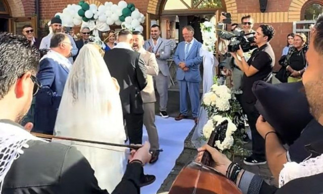 Γάμος στη Νυρεμβέργη με άρωμα Κρήτης – Λύρα, λαούτο και μαντινάδες - Βίντεο