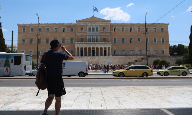 Μαρουσάκης: Καλοκαιρινή εβδομάδα, αλλά από Παρασκευή αλλάζει ο καιρός