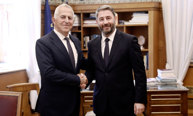 Στο ΠΑΣΟΚ με... υπονοούμενα ο Αποστολάκης: «Πάω κόντρα στο κύμα, αρνούμαι τα επιτακτικά κελεύσματα»