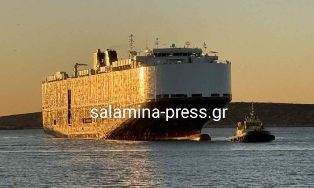 Σαλαμίνα: Αποκολλήθηκε το «Neptune Ethos» - Ρυμουκλείται στην Ελευσίνα