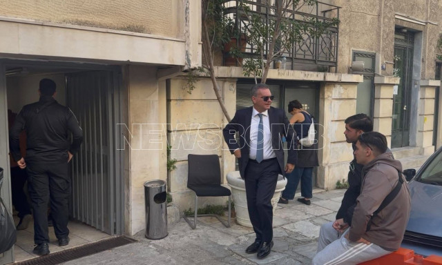 Γιώργος Μαζωνάκης: Στο Α.Τ. Κυψέλης το χρηματοκιβώτιό του - Παρουσία του δικηγόρου του το άνοιγμα