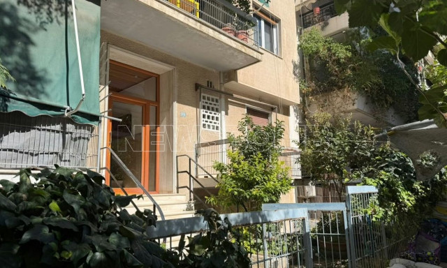 Παγκράτι: Τρύπησαν τα ντουβάρια από τις σφαίρες που έπεσαν στην πολυκατοικία - Βίντεο και εικόνες