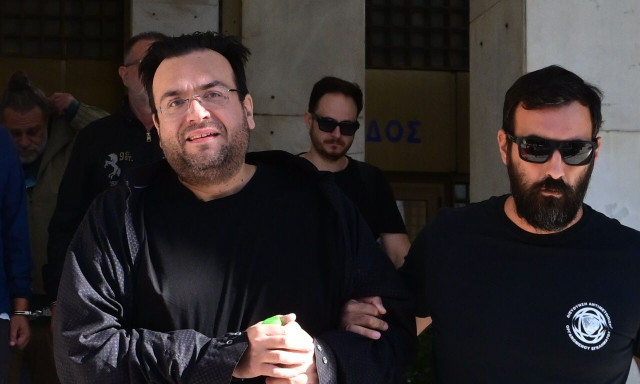 Φίλιππος Καμπούρης: Είναι σκευωρία, φώναζε ο πρόεδρος του ΛΑΟΣ ενώ αναχωρούσε από ΓΑΔΑ για Ευελπίδων