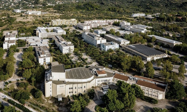 Πάτρα: Αποκλεισμένος ο Πρύτανης Χρήστος Μπούρας - Ένταση με φοιτητές για το θέμα της ακρίβειας
