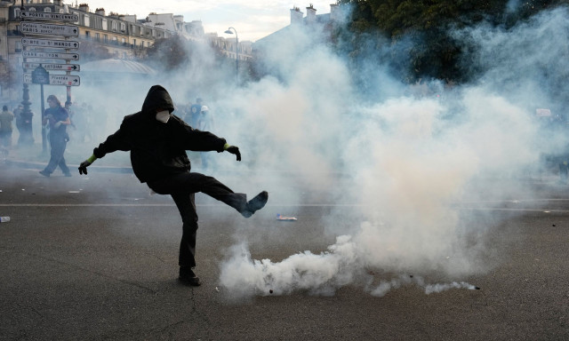 Explainer: Γιατί διαδηλώνουν οι μαθητές στην Γαλλία; Εκατοντάδες τραυματίες και χιλιάδες συλλήψεις
