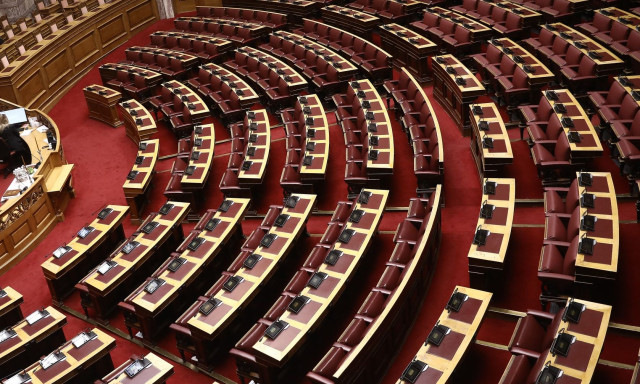 Σε διπλή πίεση οι ανεξάρτητοι βουλευτές – Στενεύουν τα περιθώρια για τις επόμενες κινήσεις