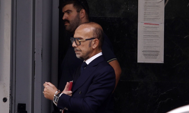 Μαζωνάκης: Διαψεύδει ο Θεοδωρόπουλος τη διατήρηση τραπεζικών λογαριασμών στο εξωτερικό