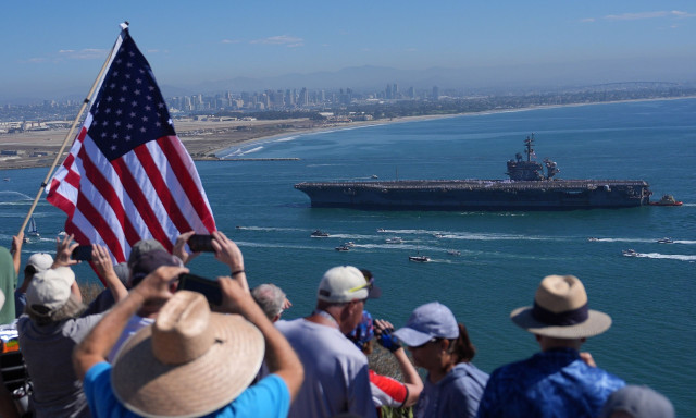 USS Abraham Lincoln: Επέστρεψε στις ΗΠΑ μετά από 321 ημέρες αποστολής – Εξαντλημένο το πλήρωμα