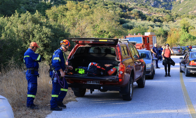 Αίγιο: Μητέρα με δύο παιδιά απεγκλωβίστηκαν από το φαράγγι του Βουραΐκού