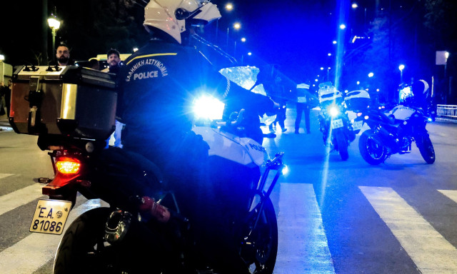Επίθεση με μαχαίρι στην Ελευσίνα: Παραδόθηκε και ο δεύτερος - Ποινική δίωξη για τον 22χρονο