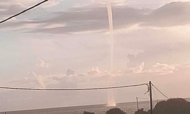 Κακοκαιρία: Σφοδρή καταιγίδα στην Καλαμάτα , υδροστρόβιλος στον Πύργο, χαλάζι στο Πήλιο