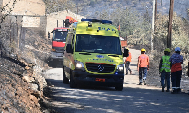 Φωτιά στο Πανόραμα: Διασωληνωμένη με εγκαύματα η γυναίκα που εντοπίστηκε αναίσθητη