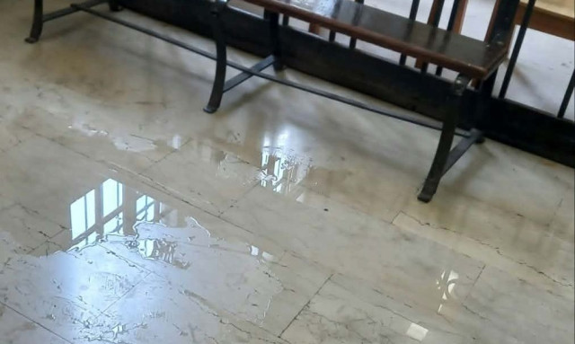 Κακοκαιρία: Δικαστήρια σε Ρόδο και Βόλο πλημμύρισαν - Σοβαρά προβλήματα στους δρόμους