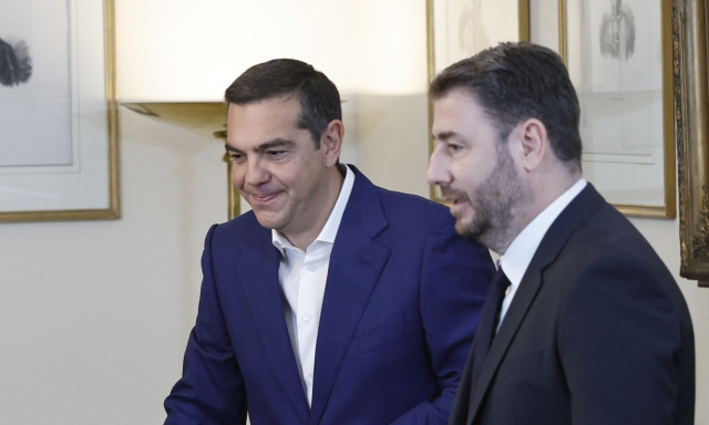«Τελικά ο Ανδρουλάκης είναι βλάκας;»: Το άρθρο Καρτερού που φούντωσε την κόντρα ΠΑΣΟΚ - ΕΛΑΣ