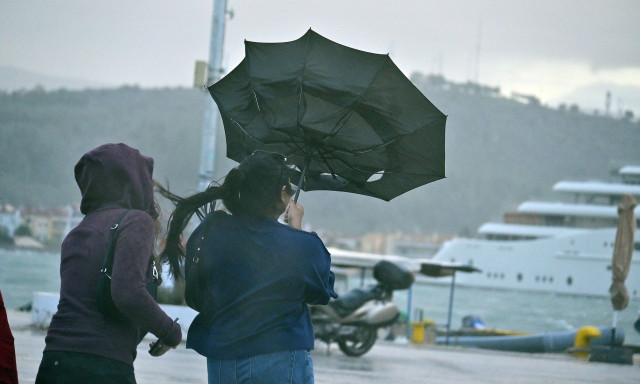 Καλλιάνος για κακοκαιρία στην Αττική: «Καιρικό κοκτέιλ» με καταιγίδες και ανέμους έως 10 μποφόρ