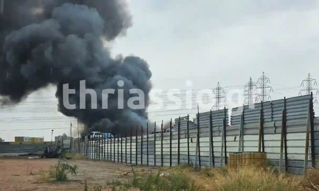Φωτιά στον Ασπρόπυργο: Τέθηκε υπό έλεγχο πριν επεκταθεί