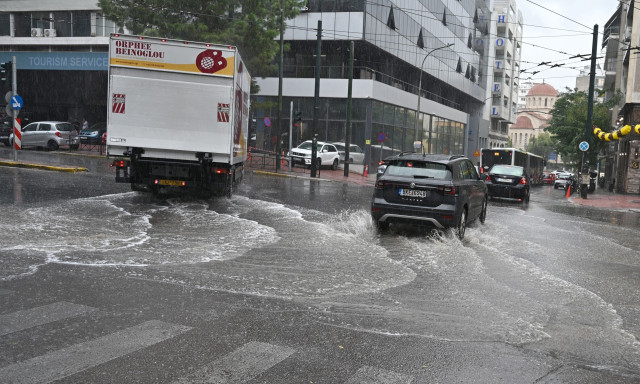 Κακοκαιρία: Κλειστοί δρόμοι στην Αττική λόγω βροχής - Για ποιες περιοχές έρχεται δύσκολη νύχτα