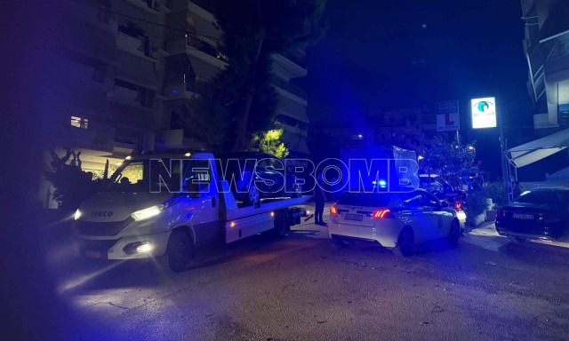 Καταδίωξη στη Μεταμόρφωση: ΙΧ έπεσε πάνω σε σταθμευμένα αυτοκίνητα