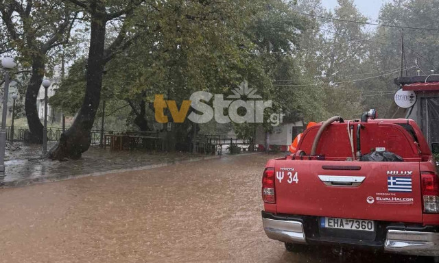 Κακοκαιρία στην Εύβοια: Νέο μήνυμα του 112 για εκκένωση κατοίκων από τα Ψαχνά - Υπερχείλισε ποταμός