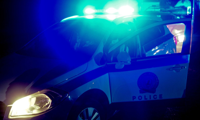 Καταδίωξη στη Μεταμόρφωση: ΙΧ έπεσε πάνω σε σταθμευμένα αυτοκίνητα