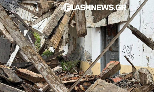 Χανιά: Κατέρρευσε σκεπή εγκαταλελειμμένου κτιρίου, έρευνες για τυχόν εγκλωβισμένους
