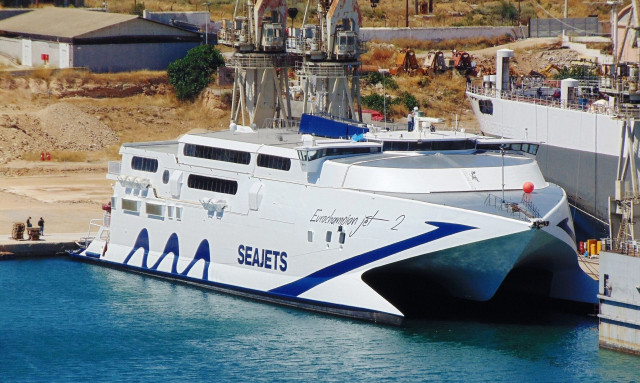 Φωτιά σε όχημα που βρισκόταν σε γκαράζ πλοίου