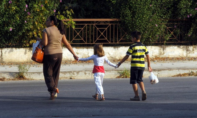 Τι αλλάζει στη γονική άδεια και ποια δικαιώματα κερδίζουν οι εργαζόμενοι γονείς