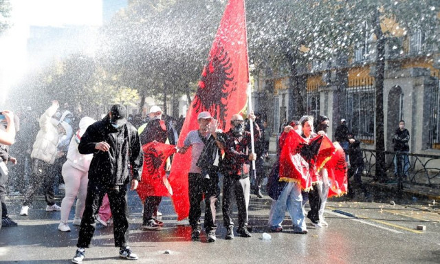 Αλβανία: Συνεχίζονται για πέμπτη ημέρα οι σφοδρές συγκρούσεις ανάμεσα σε αστυνομία και διαδηλωτές