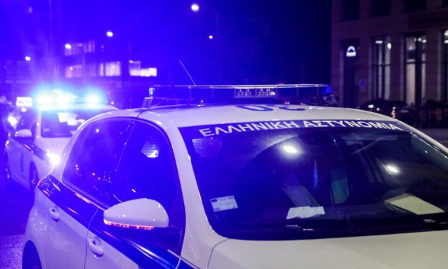 Άγρια νύχτα στις Αχαρνές: Καταδίωξη με ΙΧ, επίθεση σε σπίτι και ζημιές στα κρατητήρια – 4 συλλήψεις