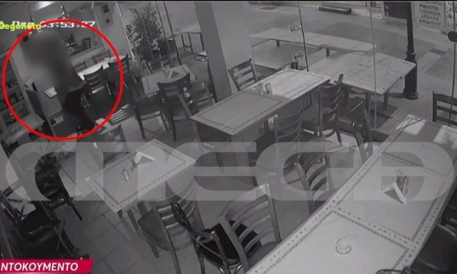 Εύβοια: Βίντεο-ντοκουμέντο με διαρρήκτη εν δράσει -Πώς παραβιάζει την πόρτα και φτάνει στην ταμειακή