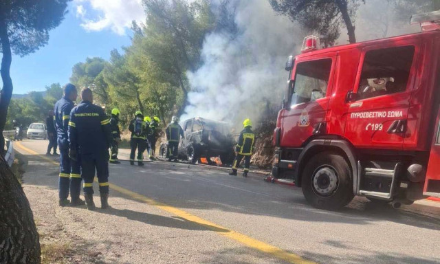Φωτιά τώρα: Στις φλόγες τυλίχθηκε τζιπ στην Πάρνηθα - Καταστράφηκε ολοσχερώς το όχημα