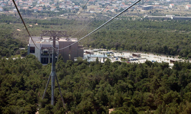 Τροχαίο στην Πάρνηθα: Εκτροπή λεωφορείου με υπαλλήλους του καζίνο - Προσέκρουσε σε δέντρο