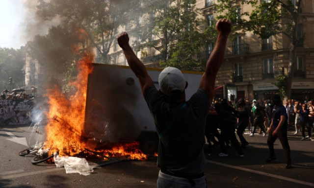 Θα είναι η Λεπέν κι ο Μελανσόν το τελικό δίλημμα για τους Γάλλους; Υπάρχουν εναλλακτικές λέει ο Λεβί
