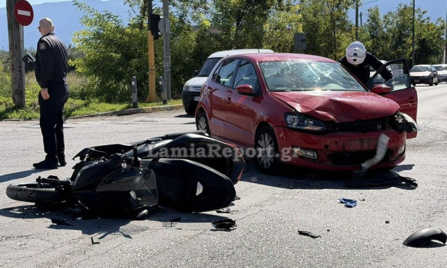 Λαμία: Σοβαρό τροχαίο με δύο τραυματίες - Δίκυκλο συγκρούστηκε με ΙΧ