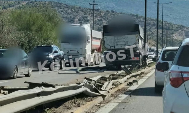 Λεωφόρος Αθηνών: Φορτηγό προσέκρουσε στις διαχωριστικές μπάρες και πέρασε στο αντίθετο ρεύμα