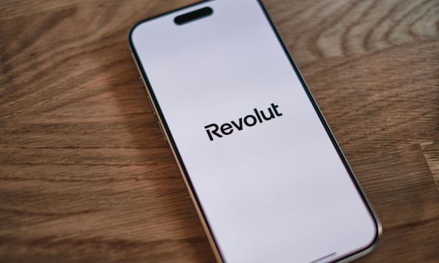 «Έπεσε» η Revolut - Προβλήματα στην τραπεζική εφαρμογή