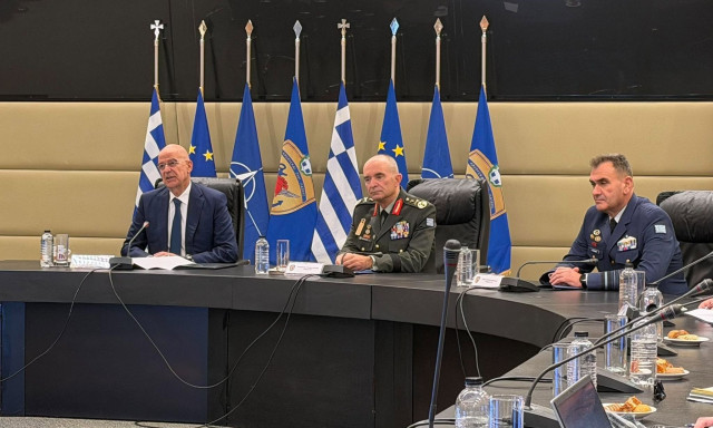 Δένδιας: Συγχωνεύονται και καταργούνται 182 μονάδες και στρατόπεδα - Στόχος η εξοικονόμηση 100 εκατ.