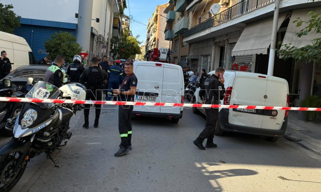 Έκρηξη στην Ακαδημία Πλάτωνος: «Ο αστυνομικός επιχείρησε να ανοίξει το δέμα», δήλωσε κάτοικος