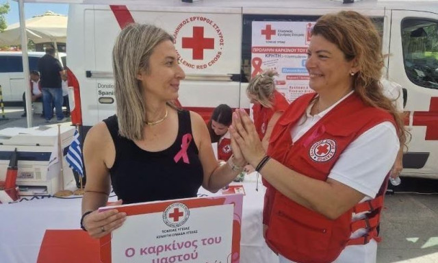 Ο Ερυθρός Σταυρός πραγματοποιεί δράση ενημέρωσης και ευαισθητοποίησης για τον καρκίνο του μαστού