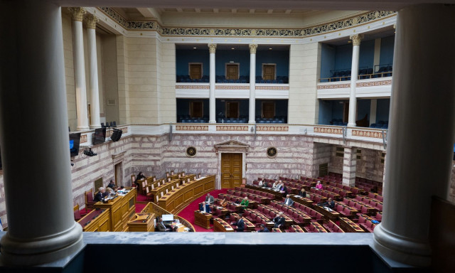 Βουλή: Υπερψηφίστηκε το νομοσχέδιο για την απαγόρευση των social media σε παιδιά κάτω των 15 ετών