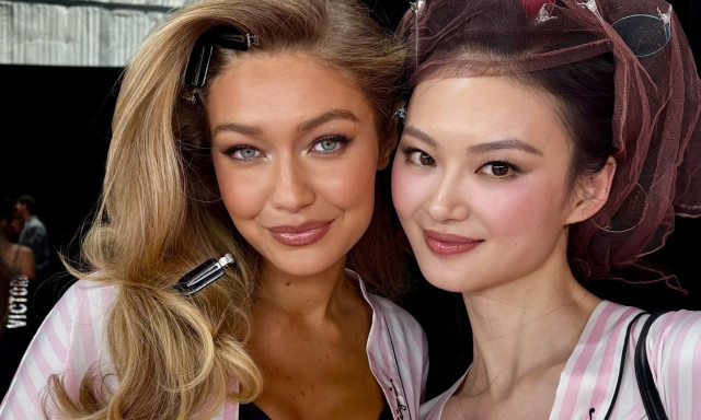 Gigi Hadid: Το φωτογραφικό άλμπουμ της Victoria’s Secret – Όσα έγιναν πίσω από την πασαρέλα