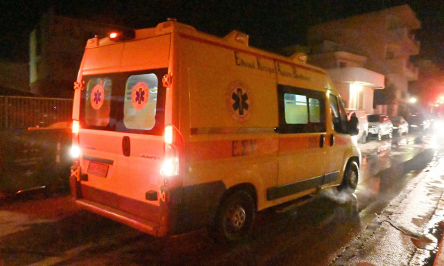 Καλλιθέα: Ανατροπή στο τροχαίο με εγκατάλειψη - Οδηγός ήταν η 27χρονη σοβαρά τραυματίας