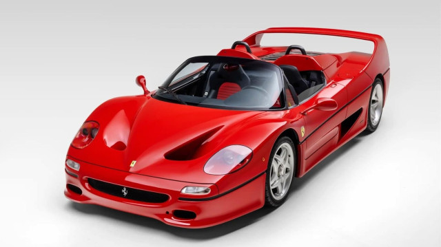 Ferrari F50: Με μόλις 171 χιλιόμετρα στο κοντέρ θα ξεπεράσει τα 20 εκατoμμύρια δολάρια!