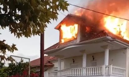 Πρέβεζα: Φωτιά από κεραυνό σε σοφίτα μονοκατοικίας - Κάηκε ολοσχερώς